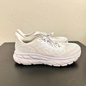 Hoka Clifton 7’s in White 6.5